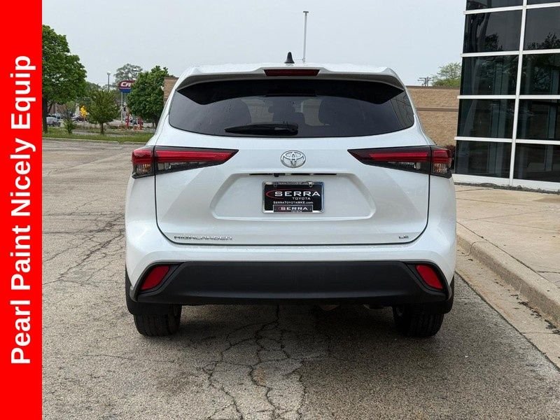 Used 2023 Pearl Toyota LE image 4