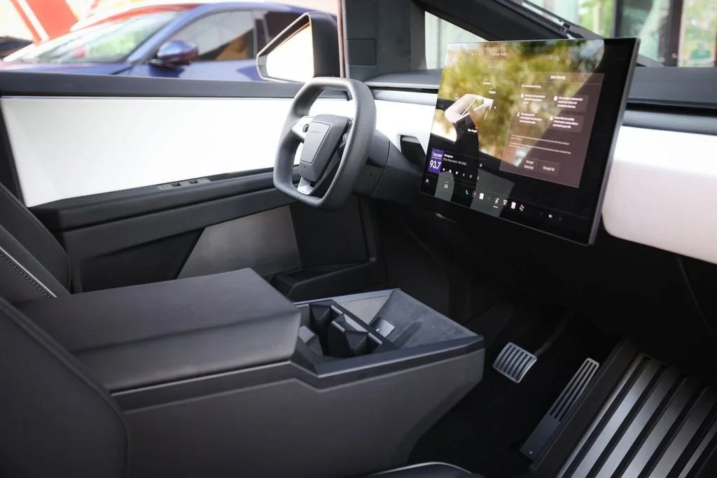 2024 Tesla Cybertruck Base - Photo 44