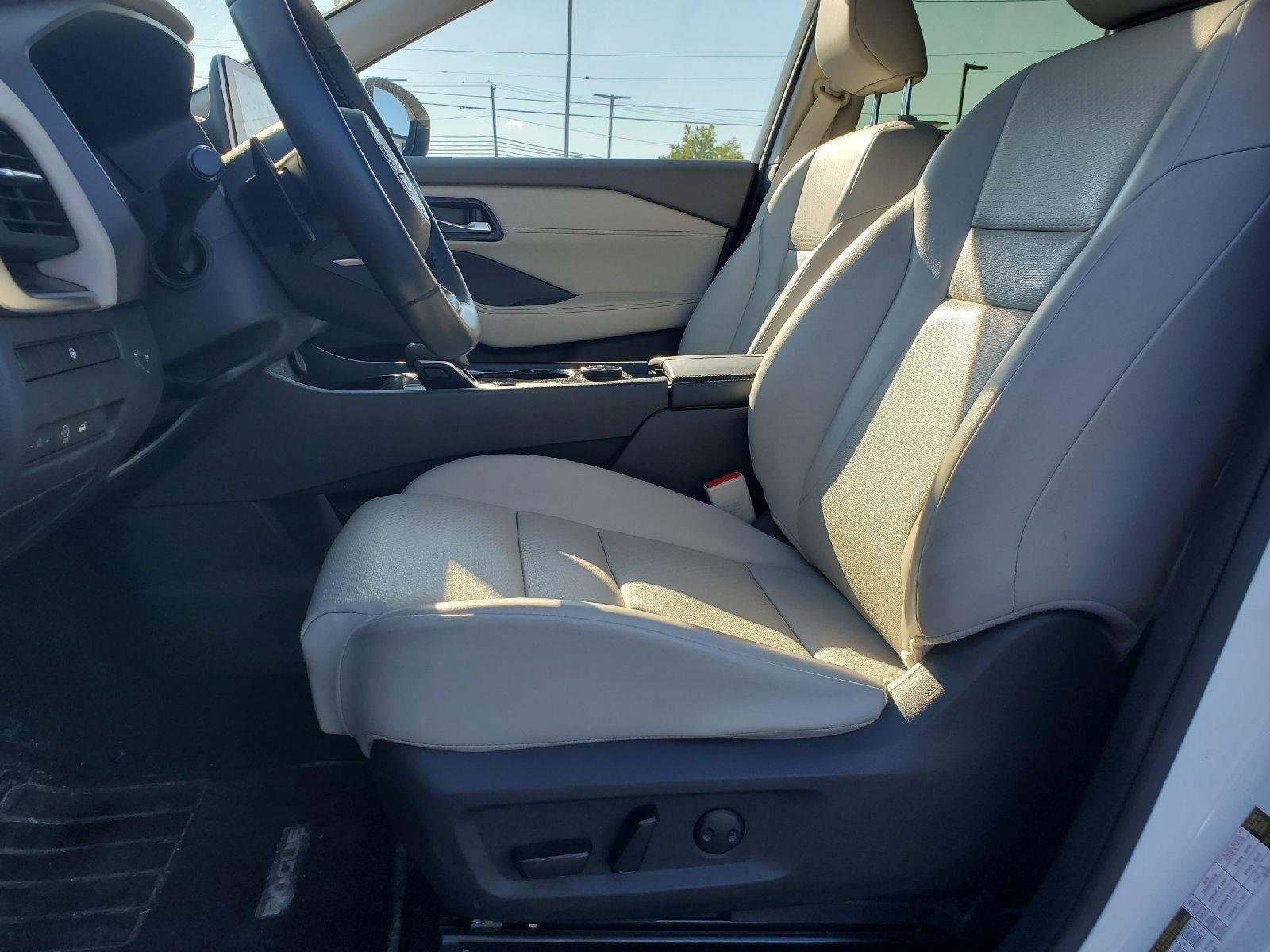 Used 2023 Pearl White Tricoat Nissan SV image 7