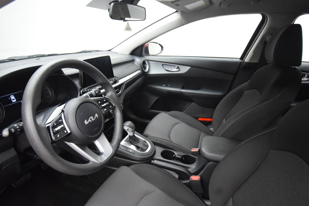 Used 2024 Currant Red Kia LXS image 7