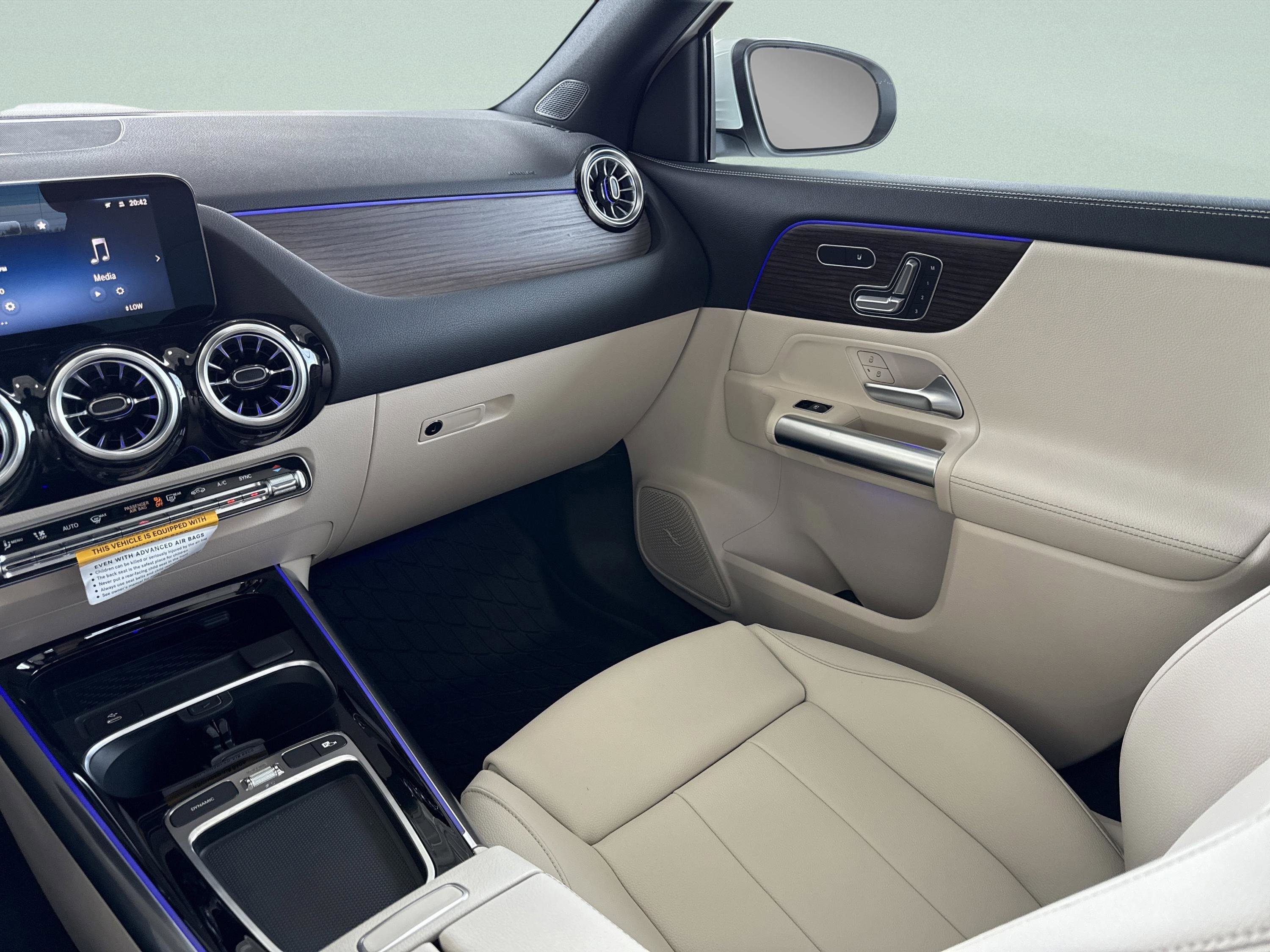 New 2026 Polar White Mercedes-Benz GLA 250 image 31