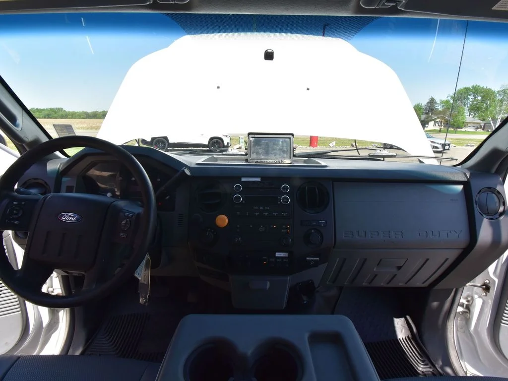 2014 Ford F-550 - Photo 31