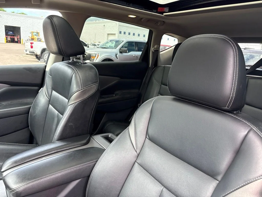 Used 2020 Cayenne Red Metallic Nissan SL image 13