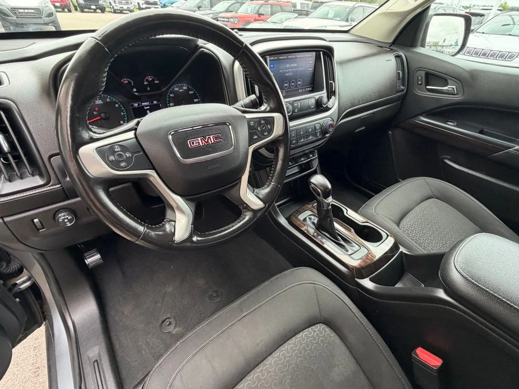Used 2022 Gray GMC Elevation image 10