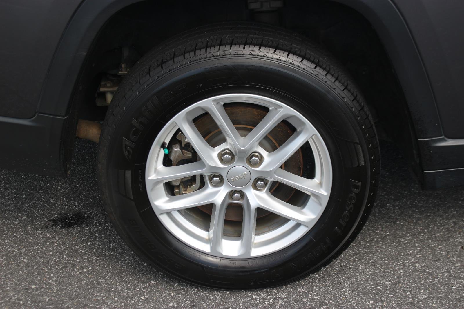 Used 2022 Gray Jeep Laredo image 38