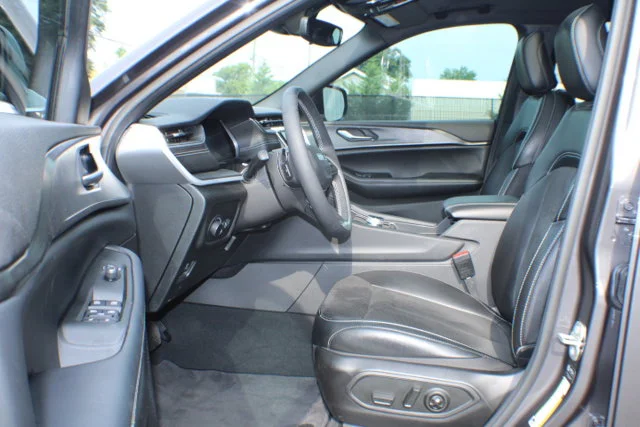 Used 2024 Baltic Gray Metallic Clearcoat Jeep Altitude X image 13