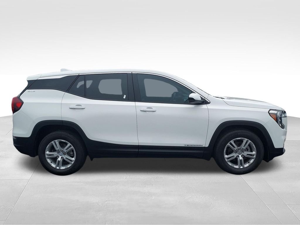 Used 2024 White GMC SLE image 6