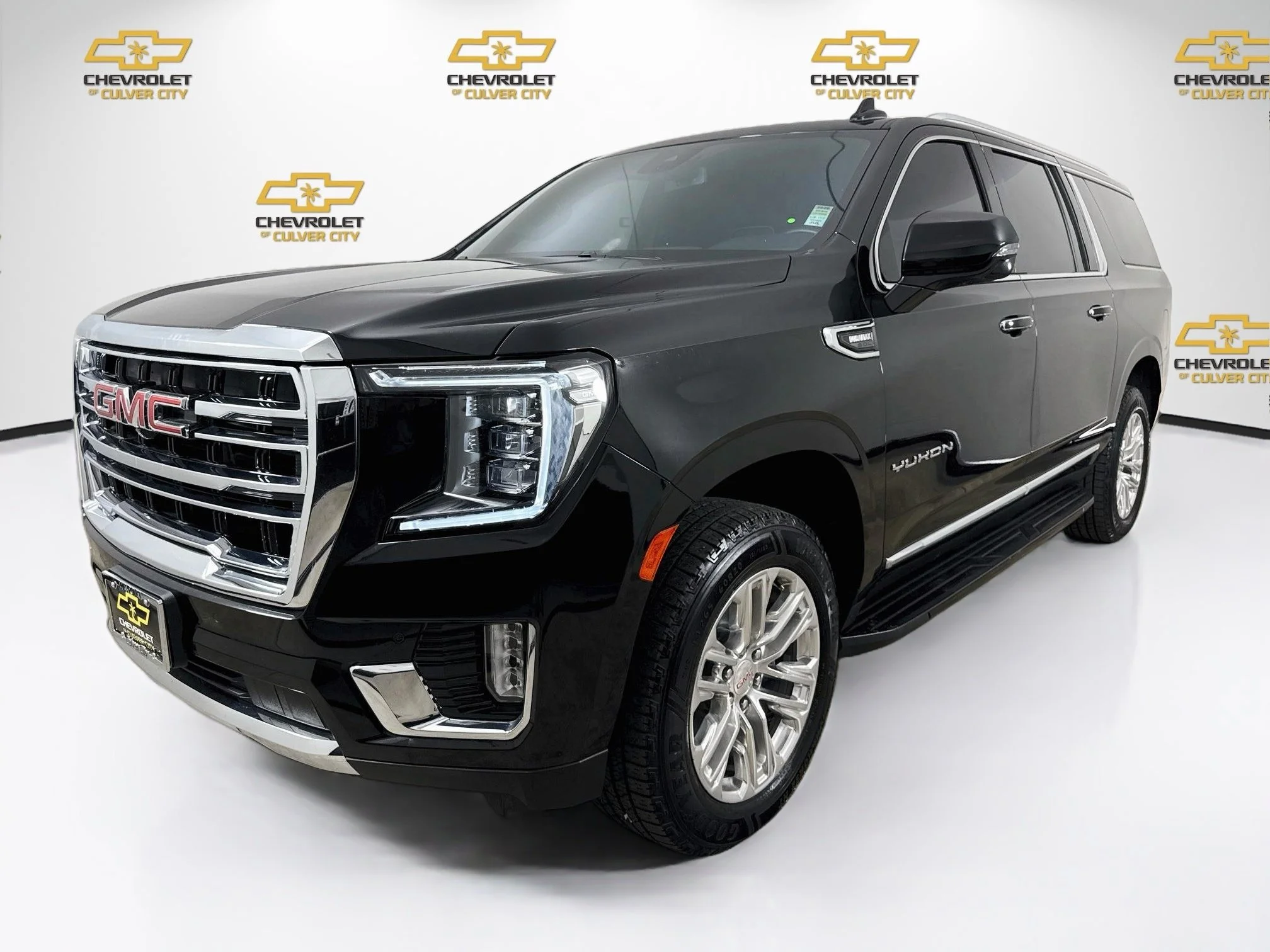 Used 2024 Onyx Black GMC SLT image 3
