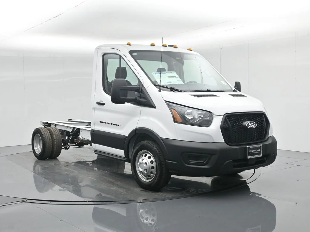 New 2026 Oxford White Ford Base image 1