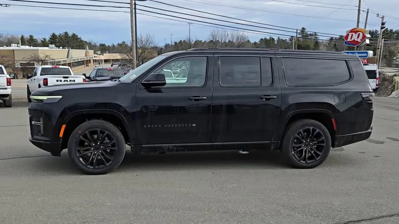 New 2026 High Gloss Black Exterior Paint Jeep Summit Obsidian image 5