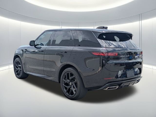 Used 2023 Black Land Rover SE Dynamic image 4