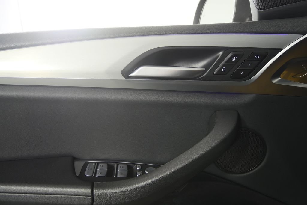Used 2022 Dark Graphite Metallic BMW xDrive30i image 8