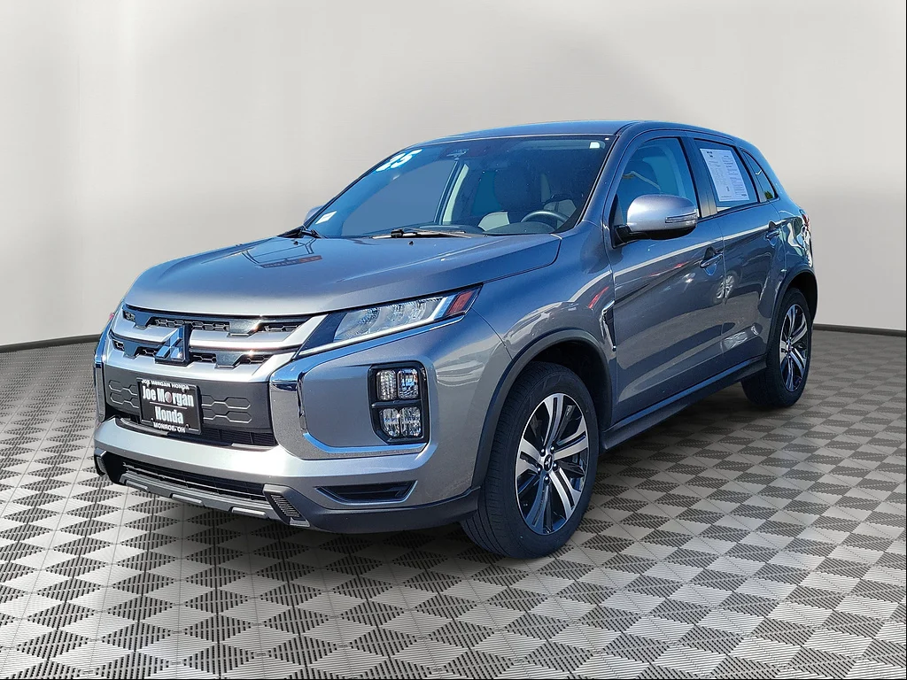 Used 2025 Mercury Gray Metallic Mitsubishi SE image 2