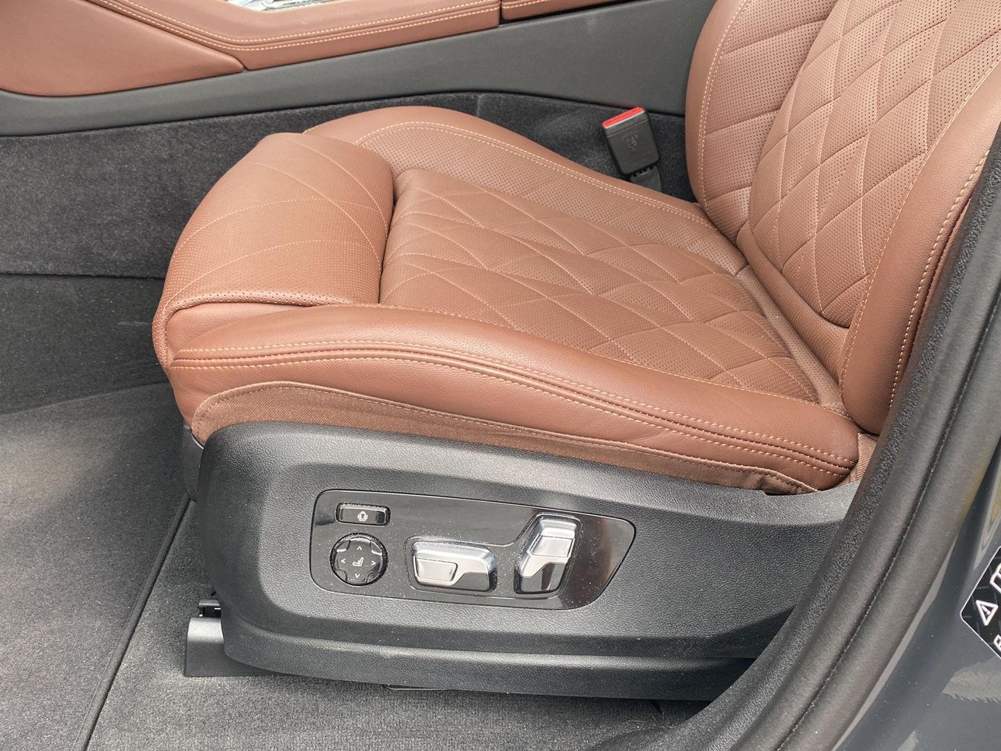 Used 2024 Gy BMW M60i image 11