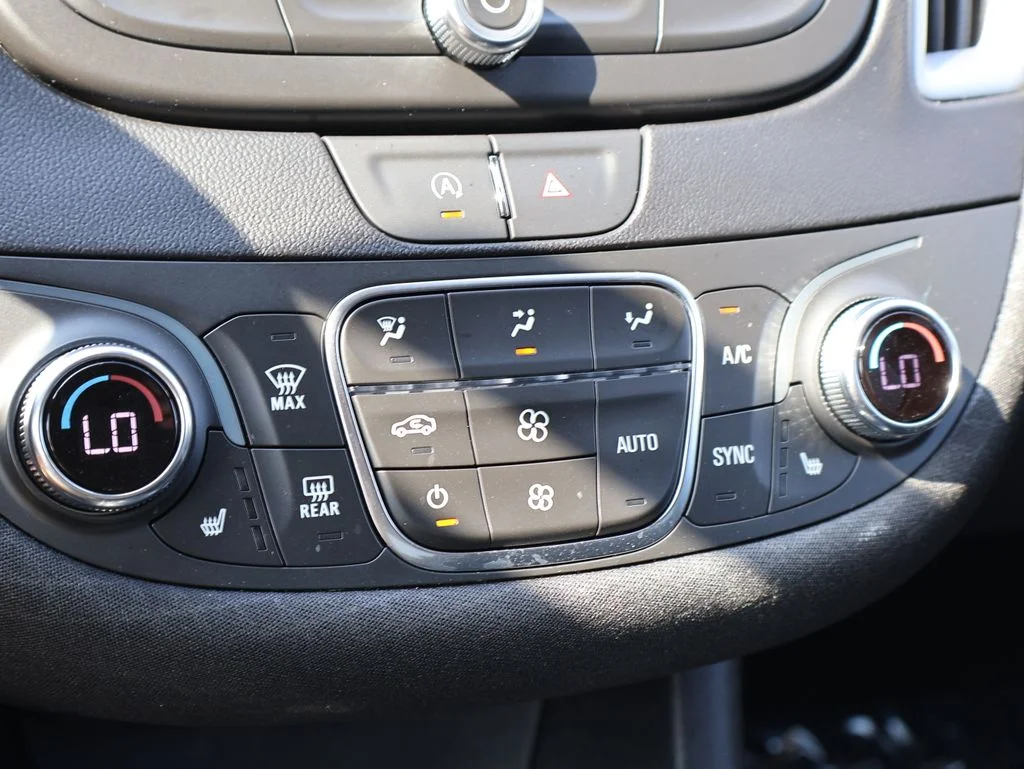 Used 2024 White Chevrolet LT image 35