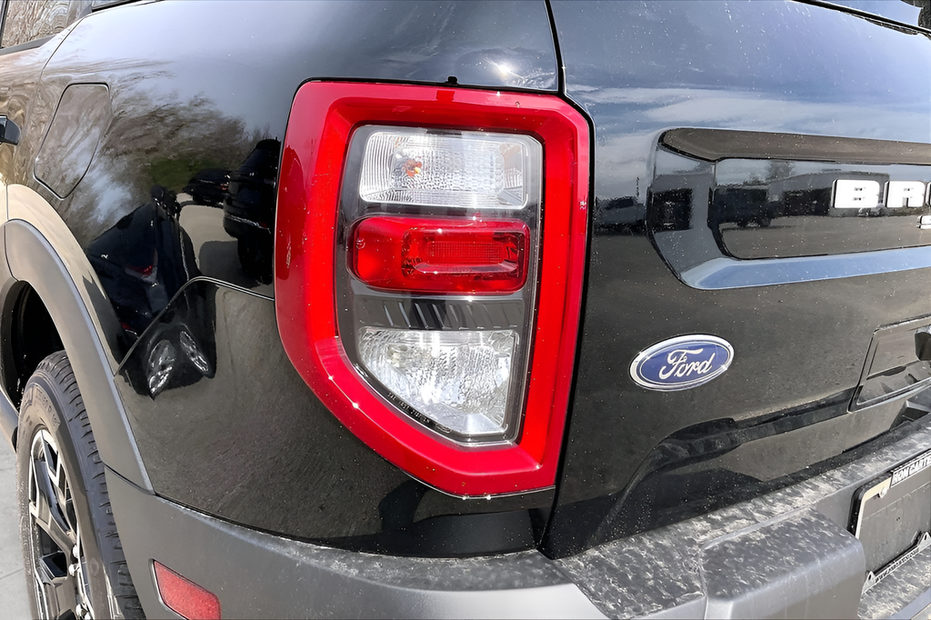 New 2025 Shadow Black Ford Outer Banks image 15