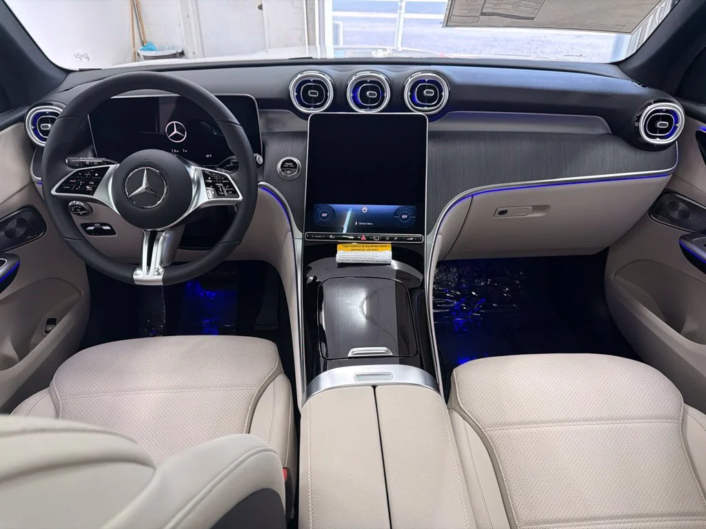New 2027 White Mercedes-Benz GLC 300 image 23