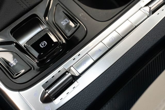 Used 2025 White Kia SX Prestige image 28