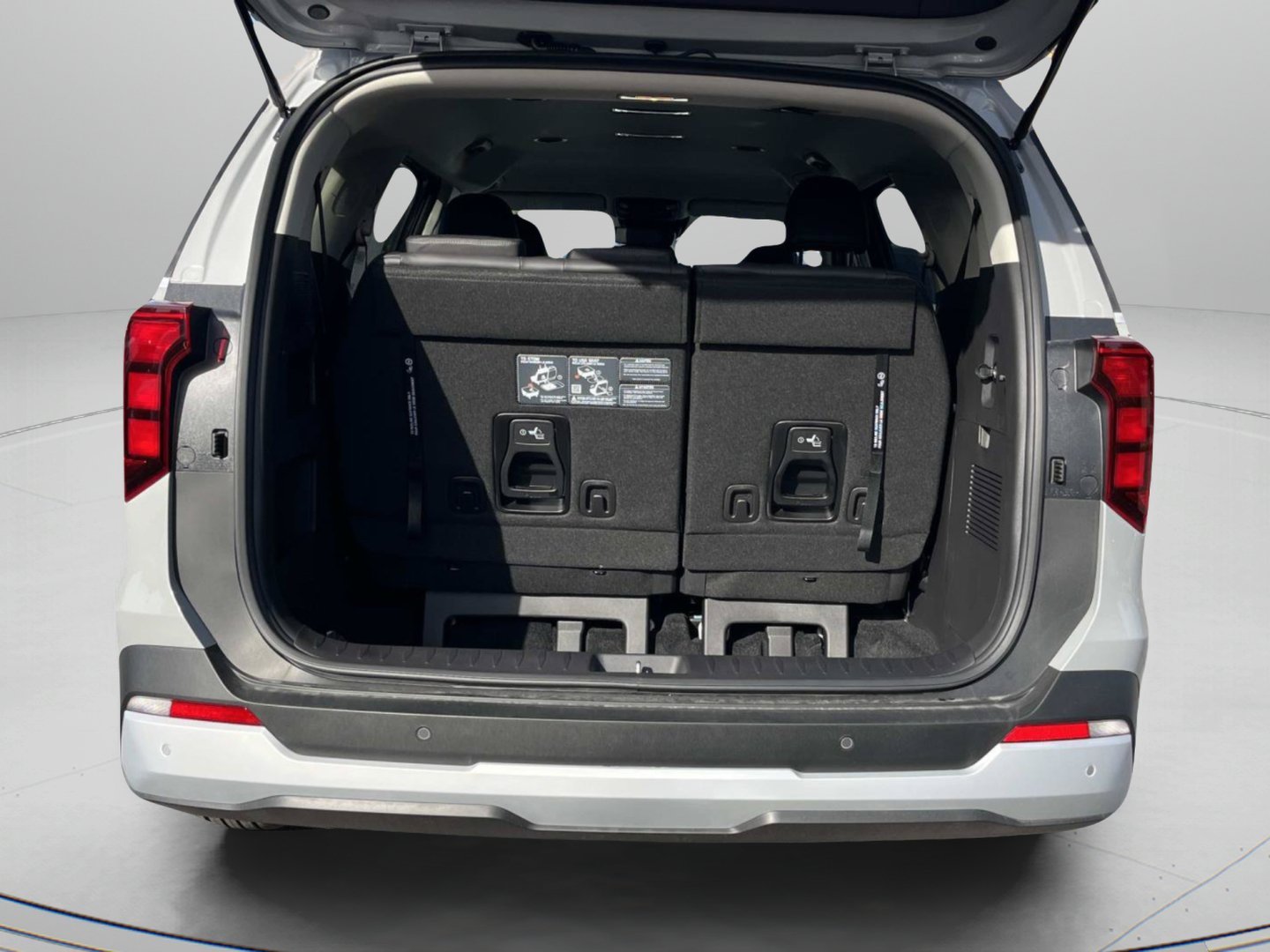New 2027 Ceramic Silver Kia LXS image 9
