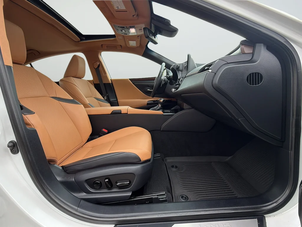Used 2024 White Lexus 350 image 26