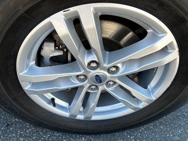 Used 2023 Red Ford XLT image 9