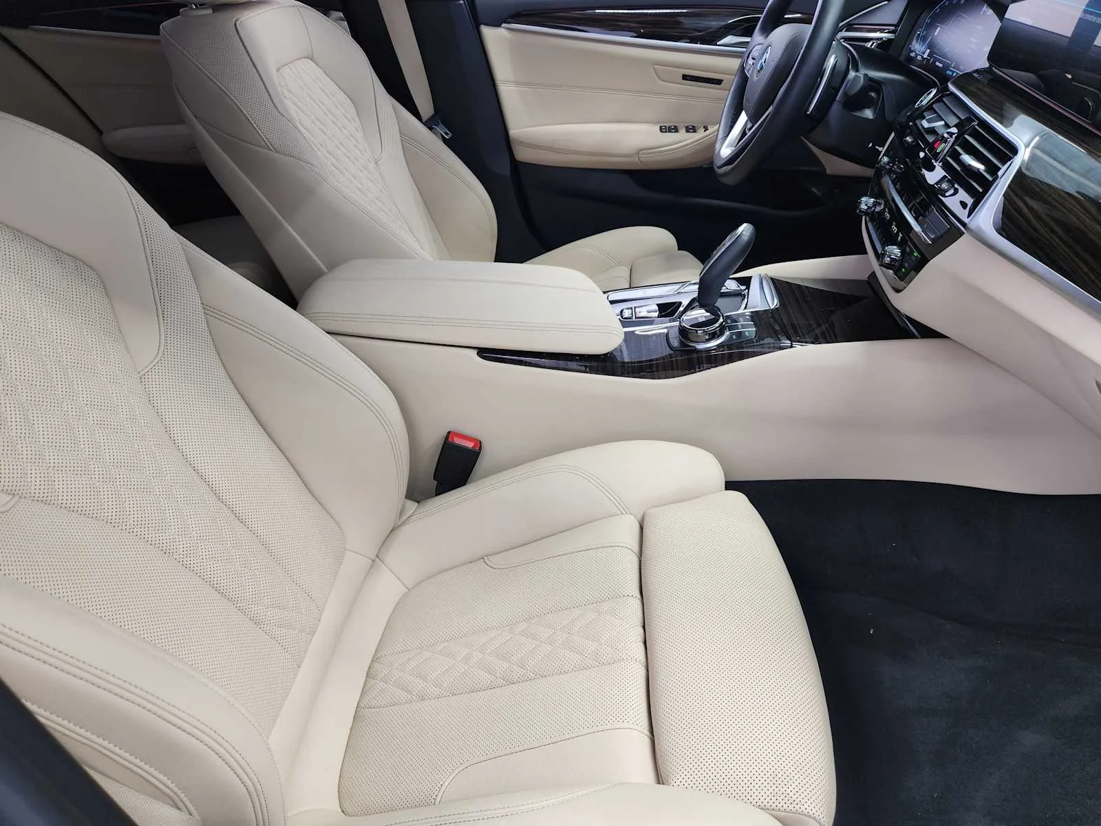 Certified Used 2023 Mineral White Metallic BMW 530i image 9