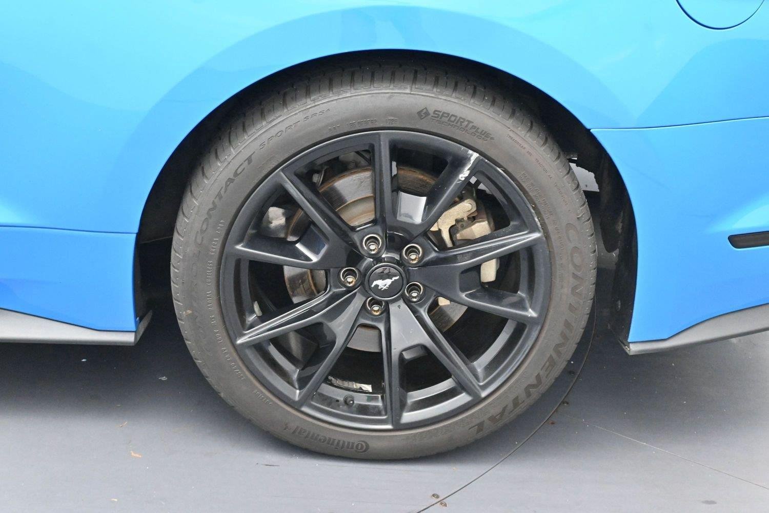 Used 2017 Grabber Blue Ford GT Premium image 33