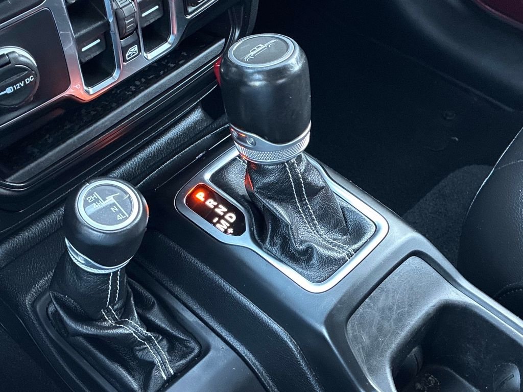 Used 2021  Jeep Overland image 27
