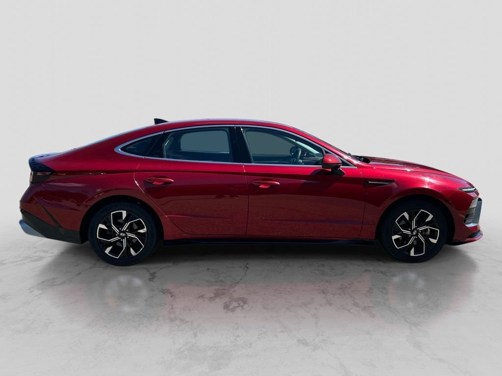 Used 2024 Red Hyundai SEL image 6