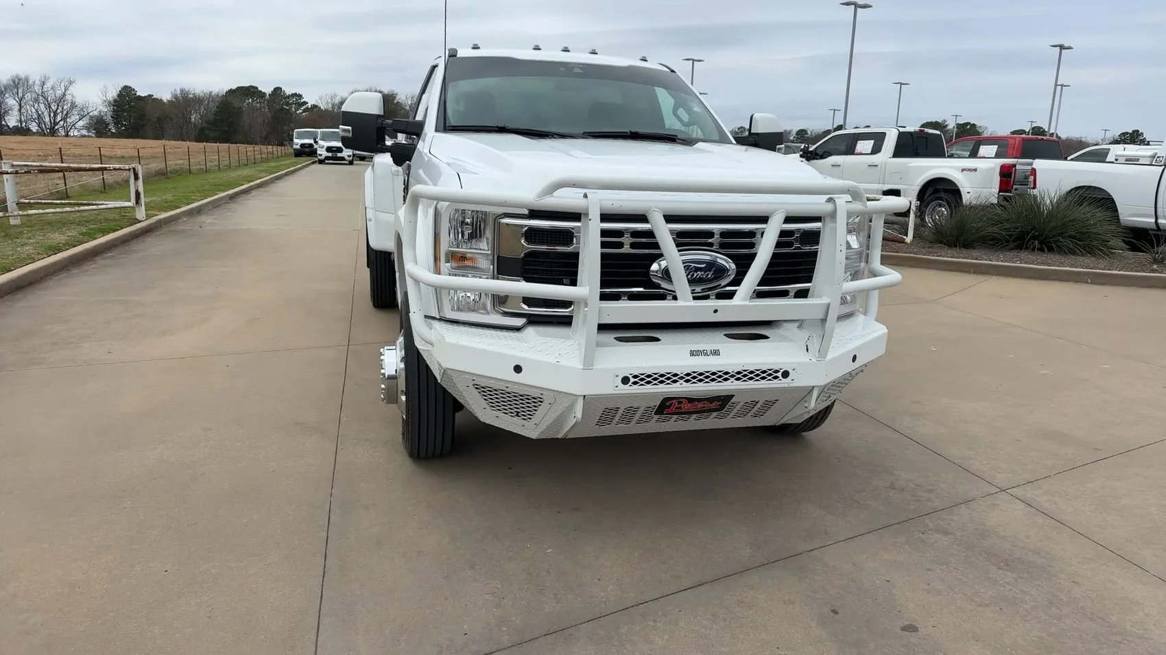 Used 2025 Oxford White Ford XLT image 3