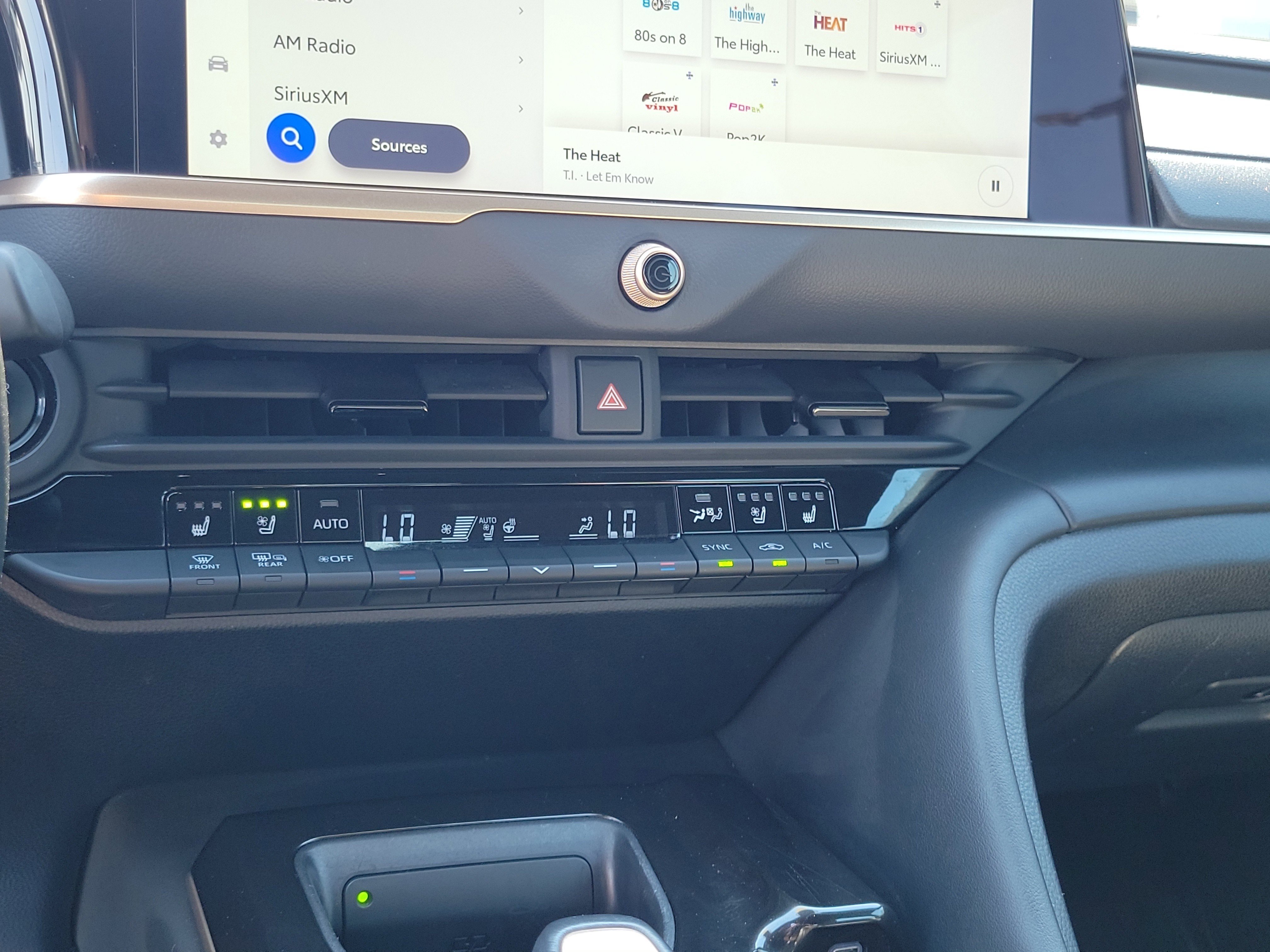 2025 Toyota Crown XLE - Photo 27