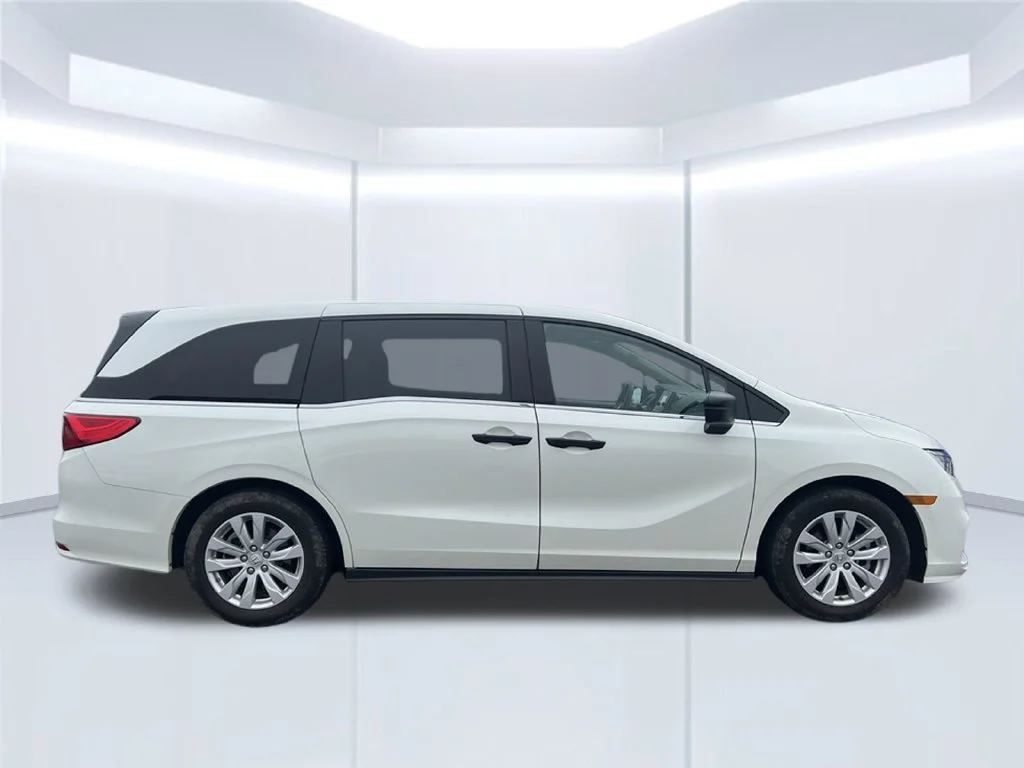 Used 2019  Honda LX image 2