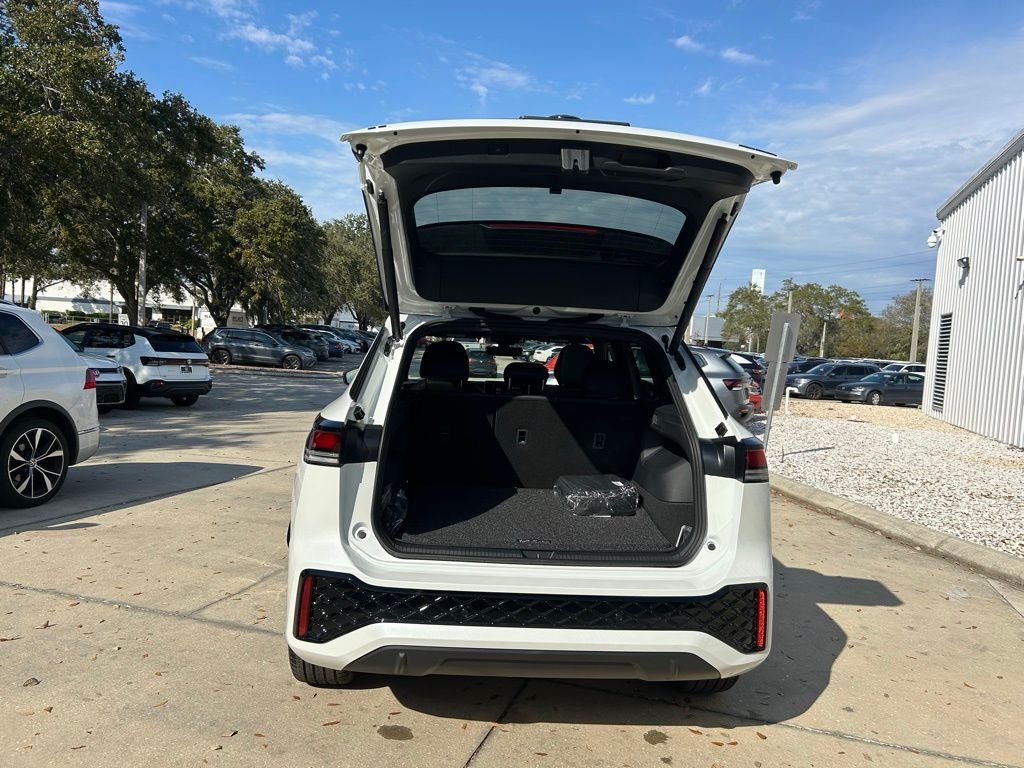 New 2026 White/off-white Volkswagen 2.0T SE R-Line Black image 41