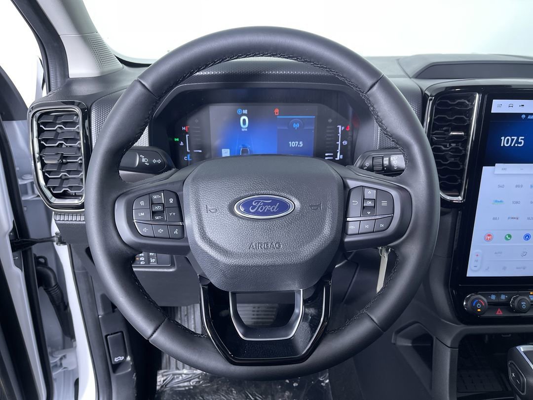 New 2025 Oxford White Ford XLT image 16