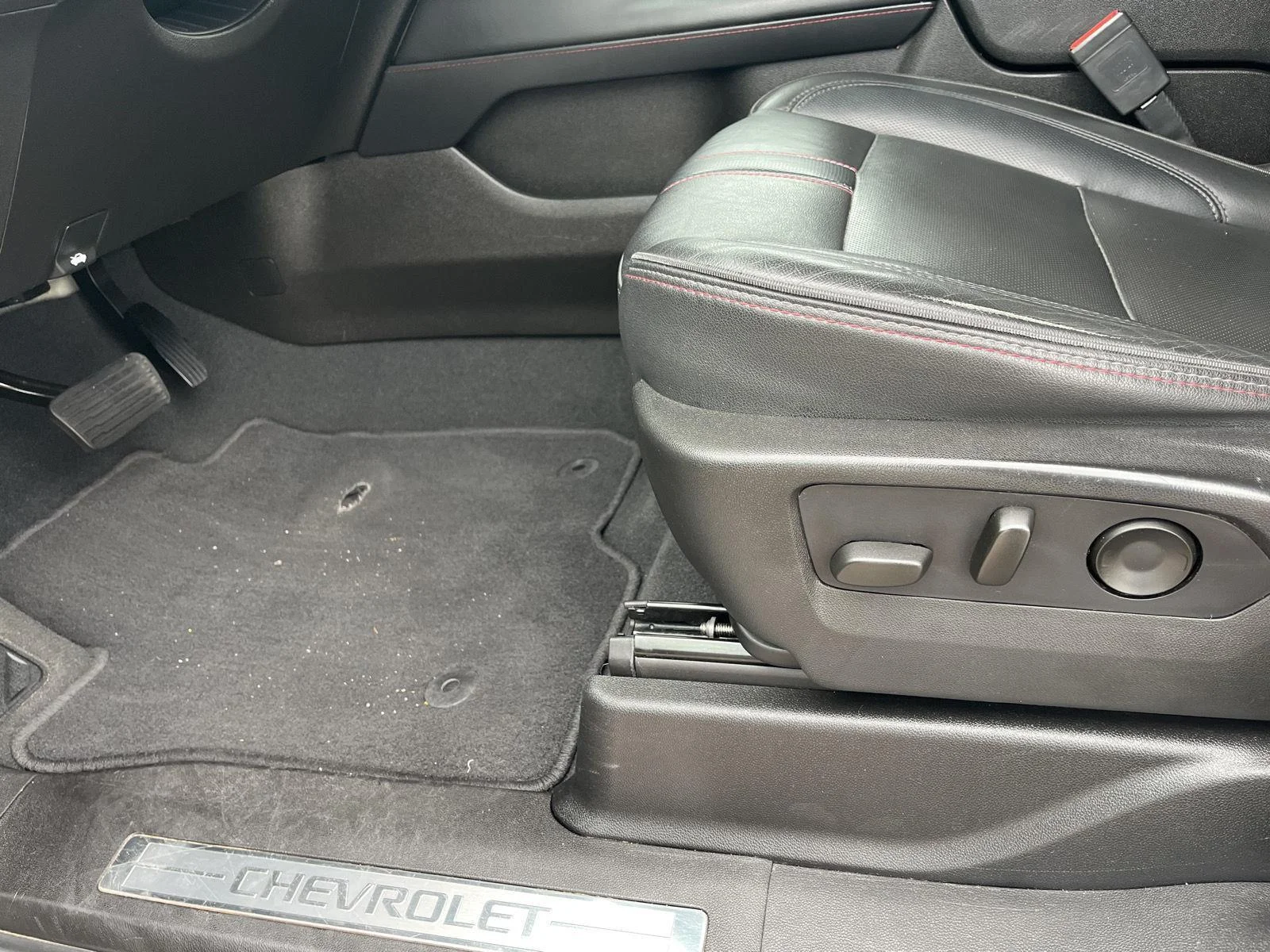 2021 Chevrolet Suburban RST - Photo 19