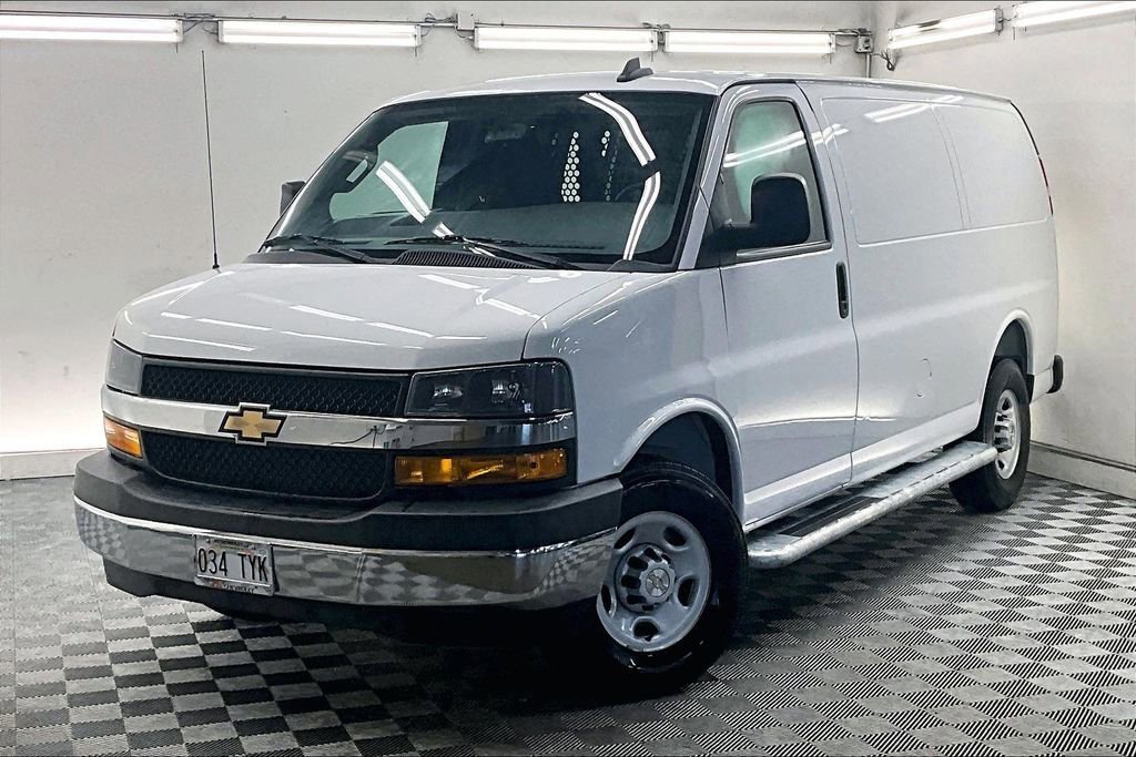 2025 Chevrolet Express 2500 Work Van HD's photo
