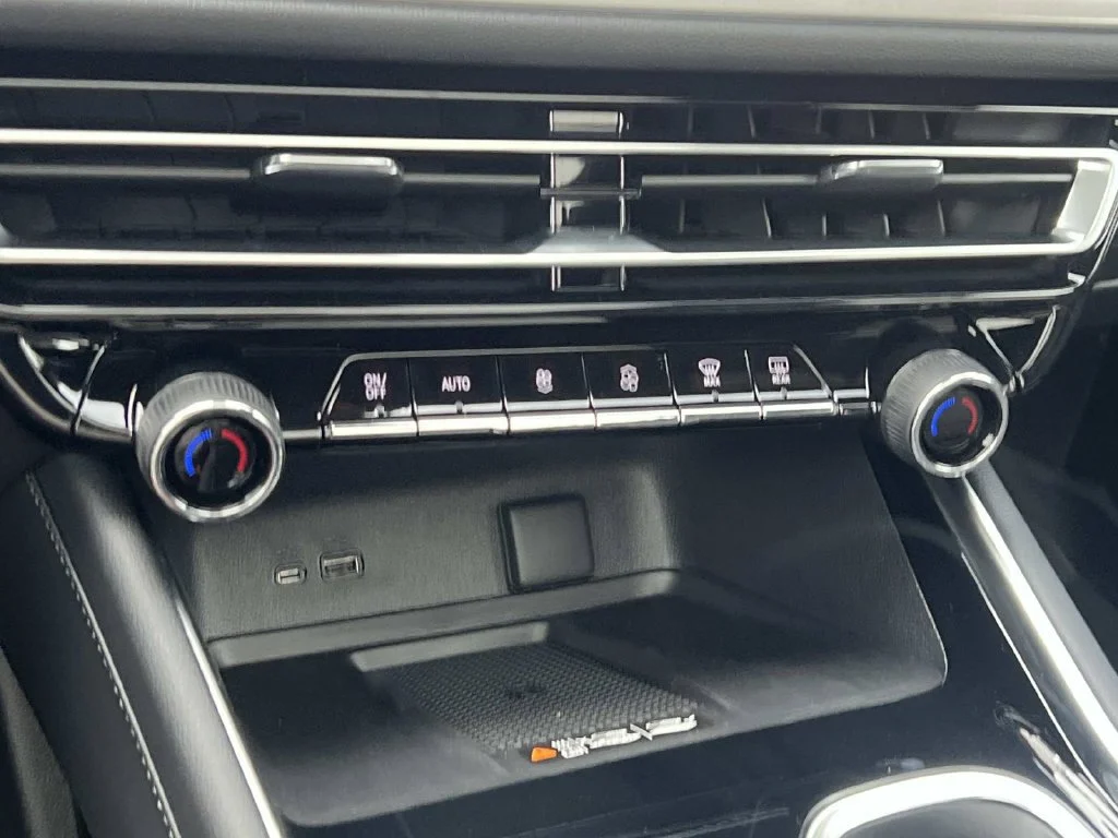 New 2027 Mosaic Black Metallic Chevrolet LT image 21
