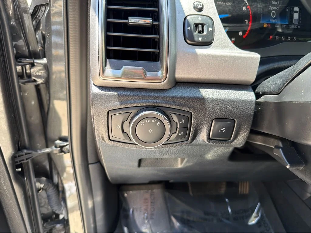 Used 2019 Magnetic Metallic Ford XLT image 17