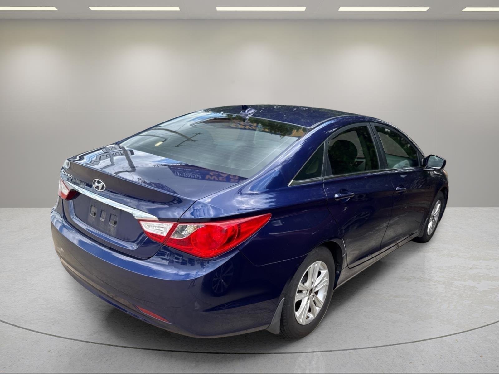 Used 2011 Pacific Blue Pearl Hyundai GLS image 25