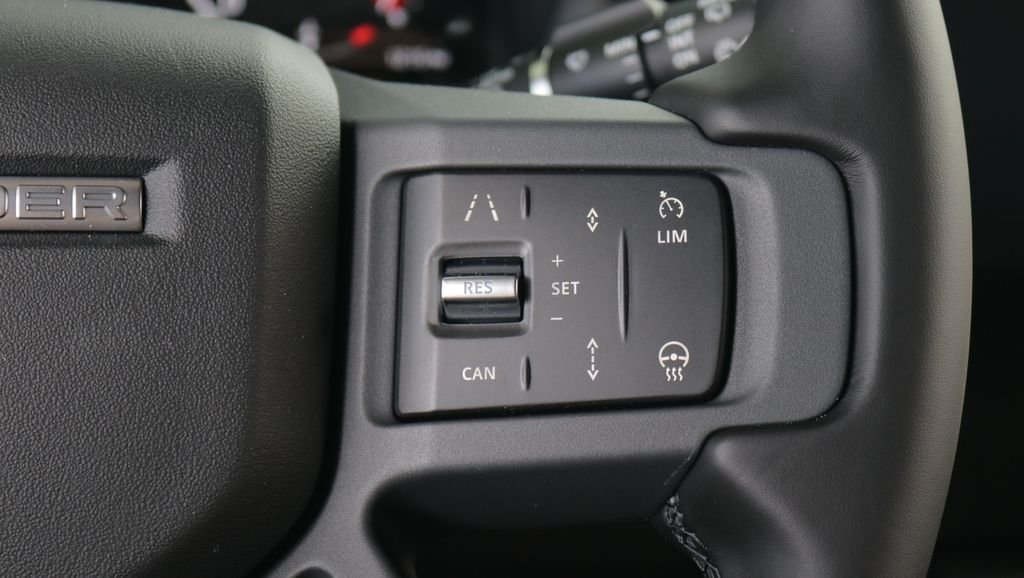 New 2026 Fuji White Land Rover X-Dynamic SE image 20