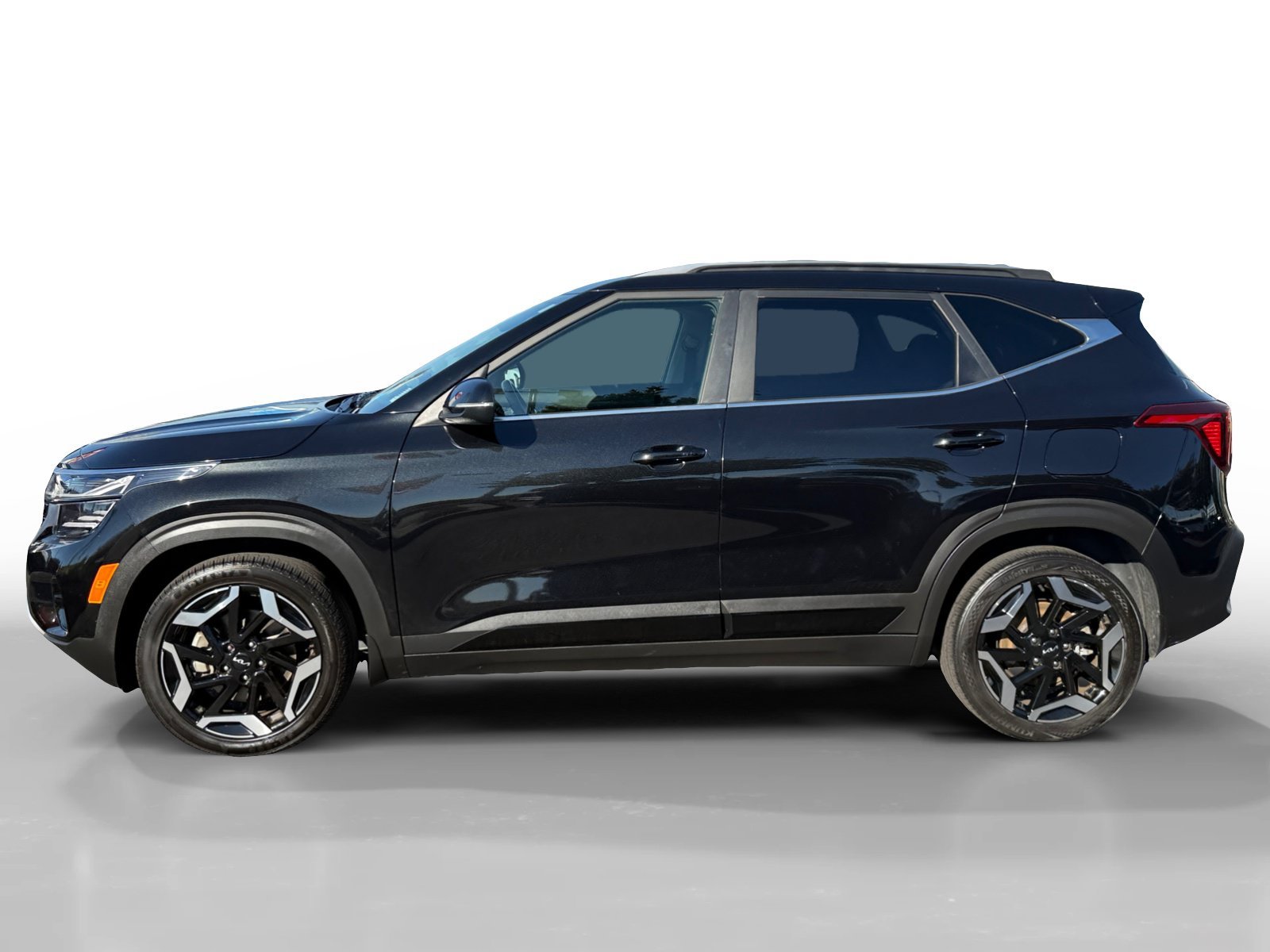 Used 2024 Black Kia SX image 2