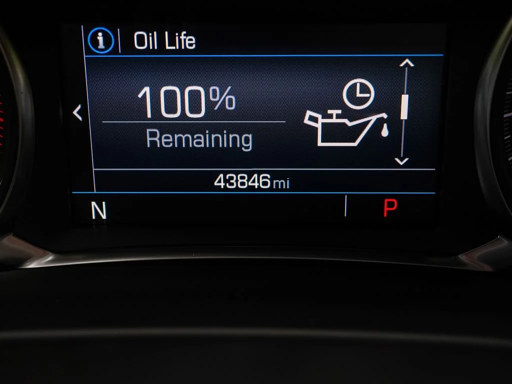 Used 2022 White GMC SLE image 28