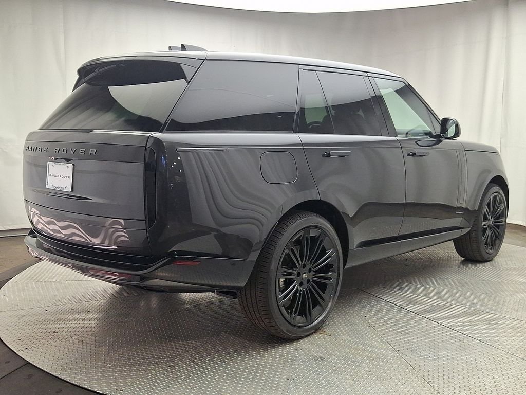New 2027 Carpathian Grey Land Rover SE image 3
