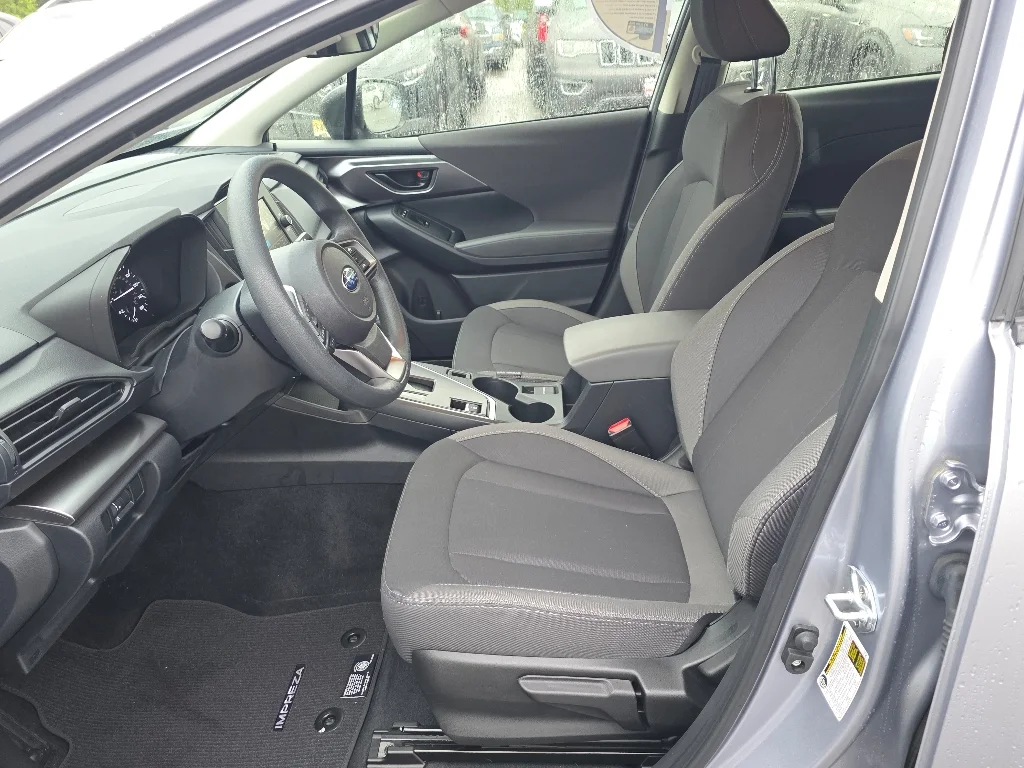 Used 2024 Ice Silver Metallic Subaru  image 33