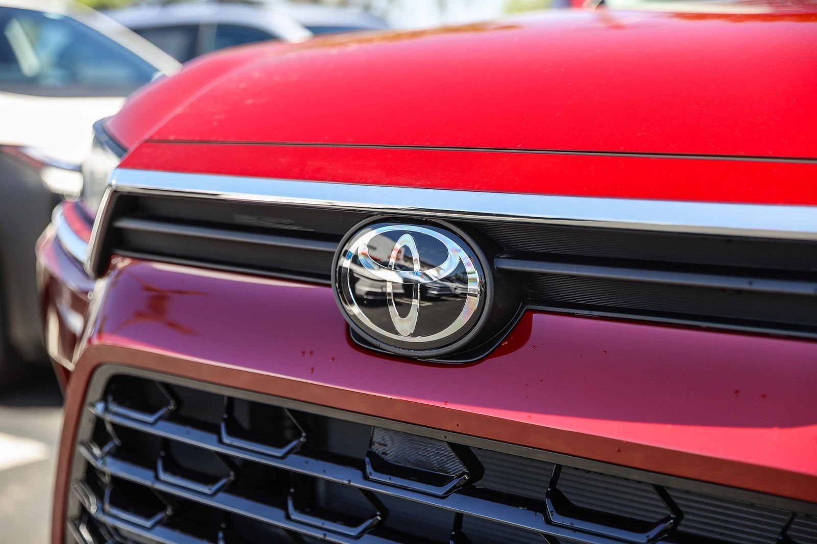 New 2026 Ruby Flare Pearl <sup>1</sup> Toyota  XLE image 11