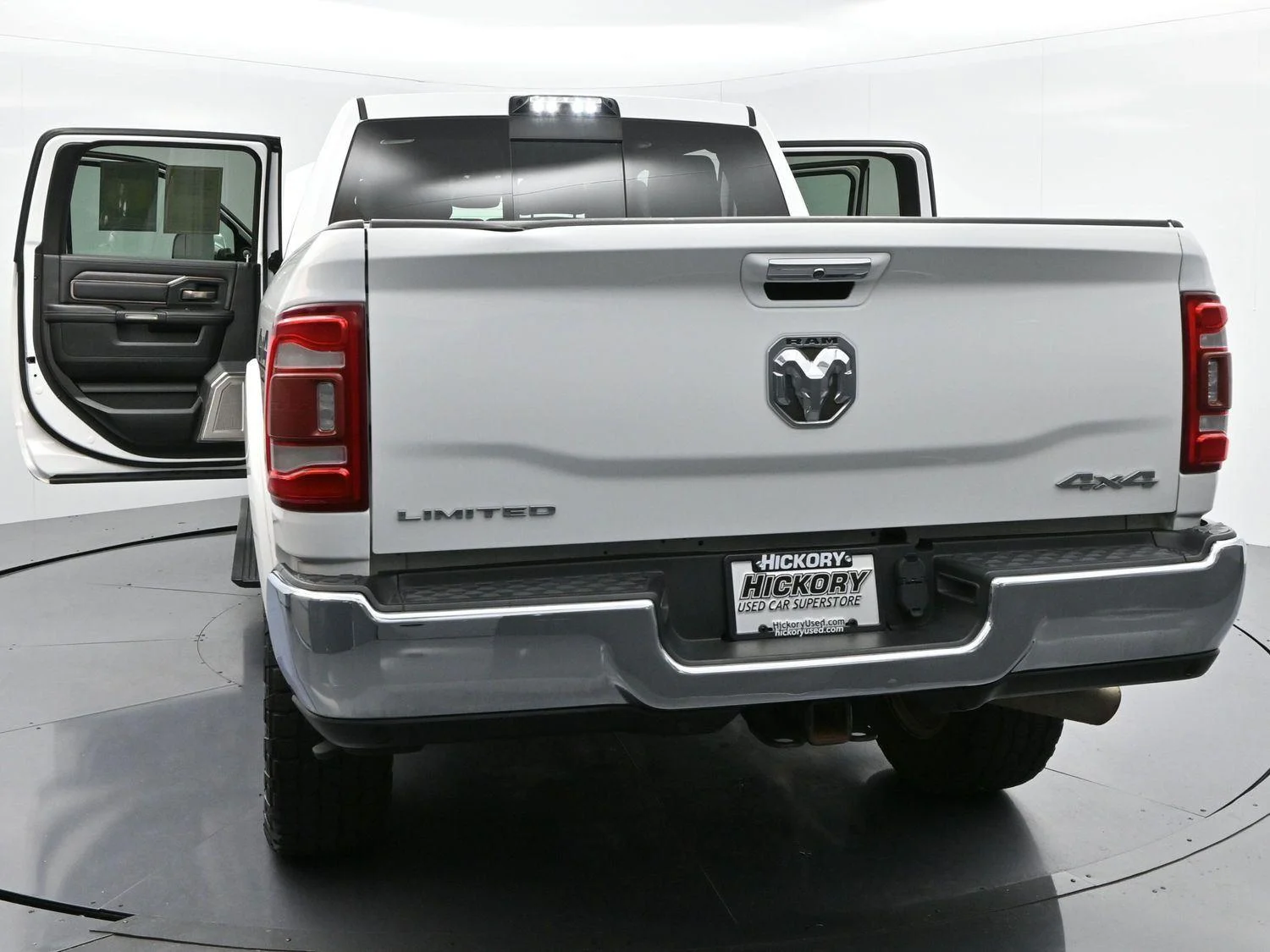 Used 2020 Bright White Clearcoat Ram Limited image 39