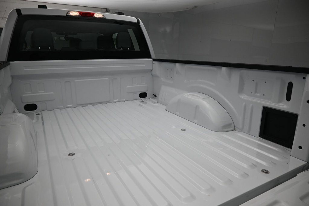 New 2026 Oxford White Ford XL image 8