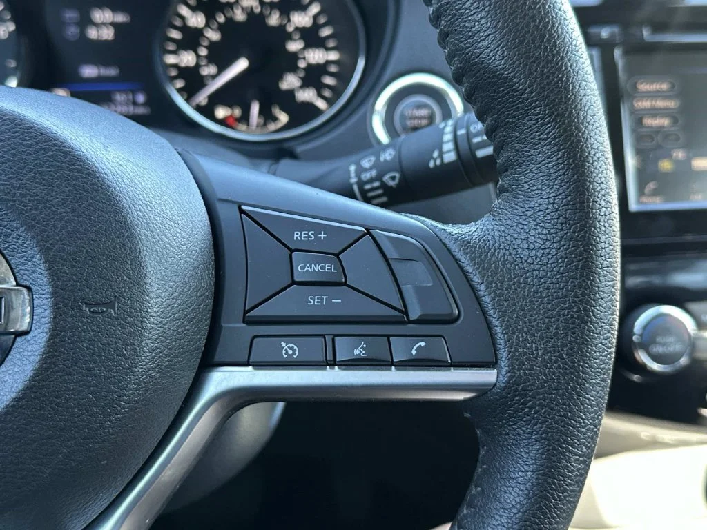 Used 2019 Silver Nissan SV image 29