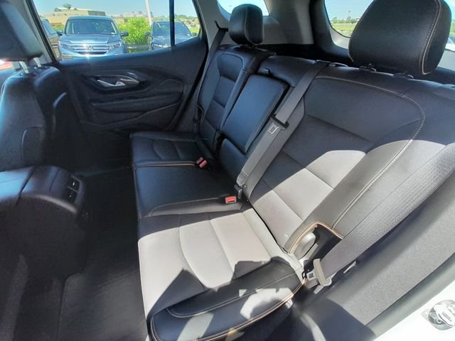 Used 2024 White GMC AT4 image 34