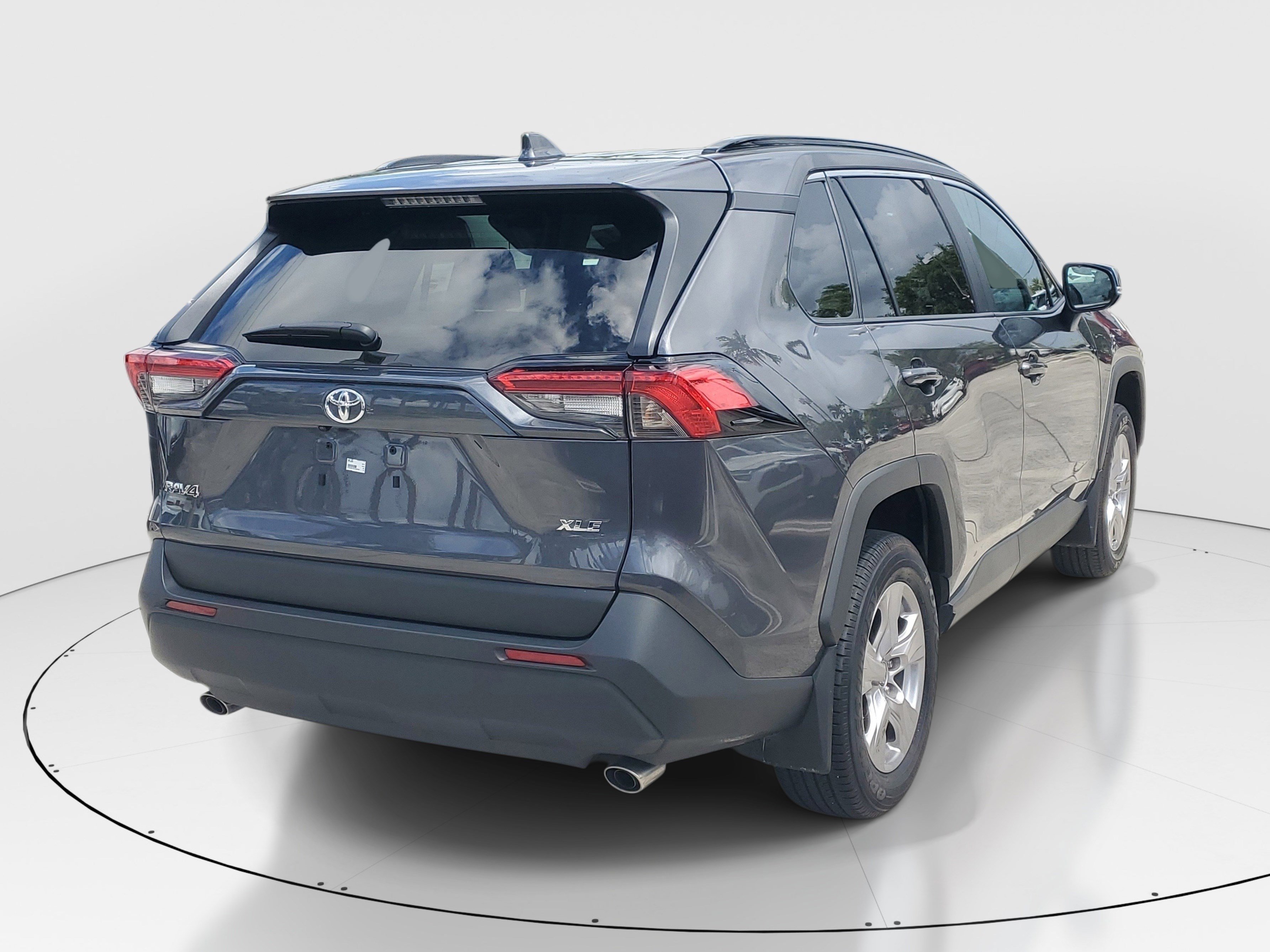 Used 2025 Magnetic Gray Metallic Toyota XLE image 3